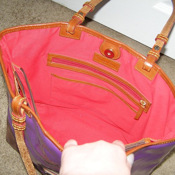 💜👜 Dooney & Bourke Purple Patent leather tote bag EUC - Picture 11 of 15